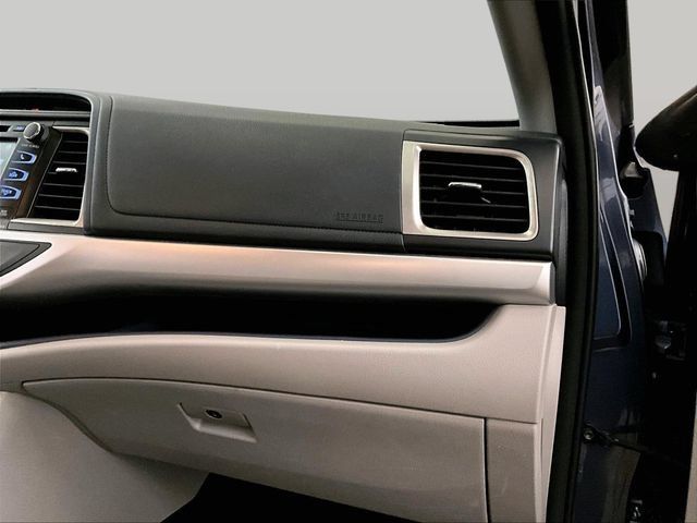 Used 2018 Toyota Highlander XLE AWD/4WD image 16