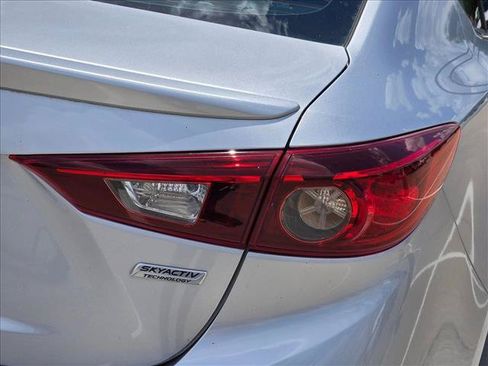 Used 2018 MAZDA MAZDA3 Touring FWD image 19