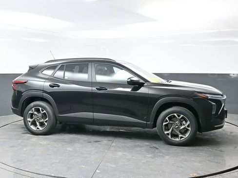 New 2026 Chevrolet Trax LT w/ Driver Confidence Package FWD image 3