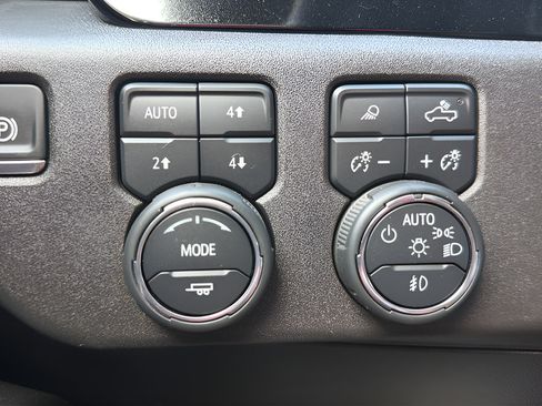 Used 2024 Chevrolet Silverado 1500 LTZ AWD/4WD image 25