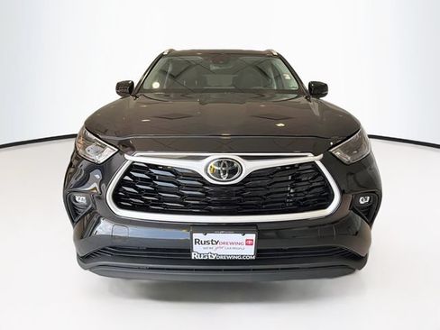 Certified 2026 Toyota Highlander XLE AWD/4WD image 2