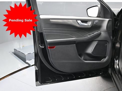 Used 2022 Ford Escape Titanium image 41