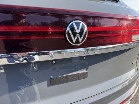 Used 2025 Volkswagen Atlas Cross Sport SE w/ Black Wheel Package AWD/4WD image 6