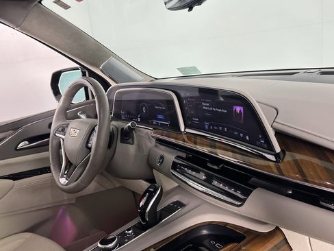 Used 2024 Cadillac Escalade Sport Platinum w/ LPO, ONYX Package image 34