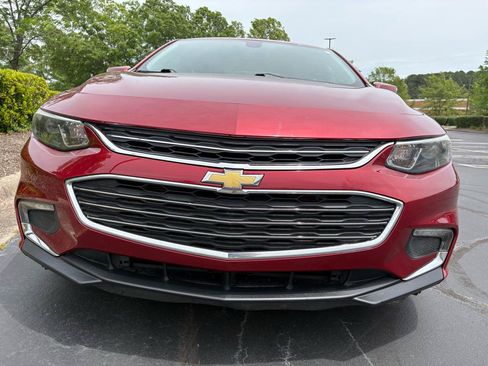 Used 2017 Chevrolet Malibu LT FWD image 3