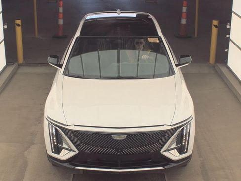 Used 2024 Cadillac Lyriq Tech w/ Driver Assist Package AWD/4WD image 6