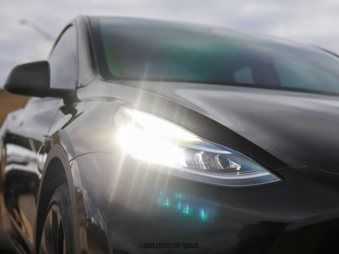 Used 2021 Tesla Model Y Long Range image 38