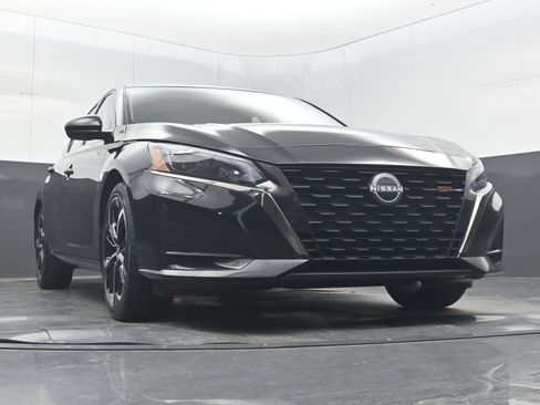 Certified 2025 Nissan Altima 2.5 SR FWD image 19