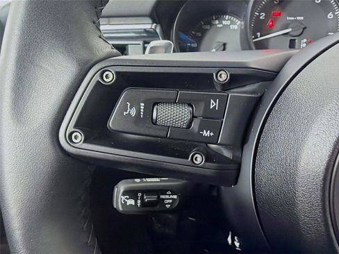 Used 2025 Porsche Macan AWD/4WD image 12