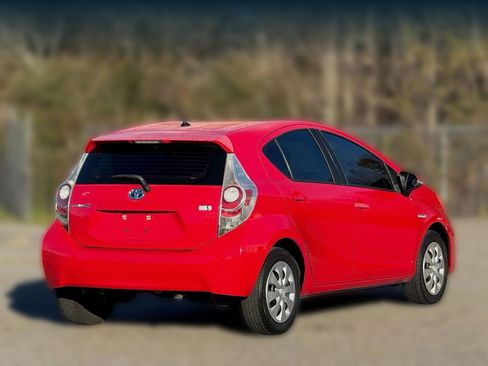 Used 2014 Toyota Prius C One image 9