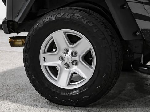 Used 2004 Jeep Wrangler Rubicon w/ Dual Top Group image 44