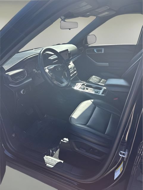 Used 2022 Ford Explorer XLT w/ Equipment Group 202A AWD/4WD image 5