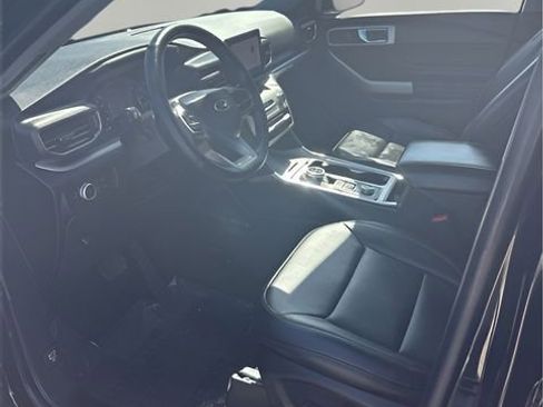 Used 2022 Ford Explorer XLT w/ Equipment Group 202A AWD/4WD image 5