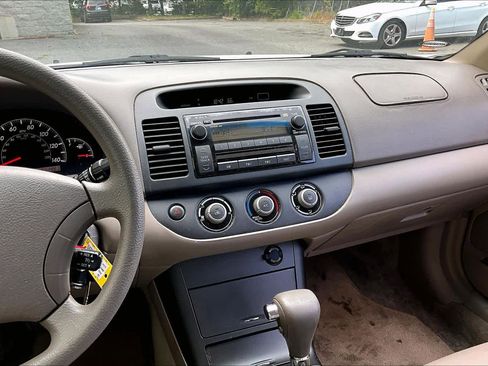 Used 2005 Toyota Camry LE FWD image 6