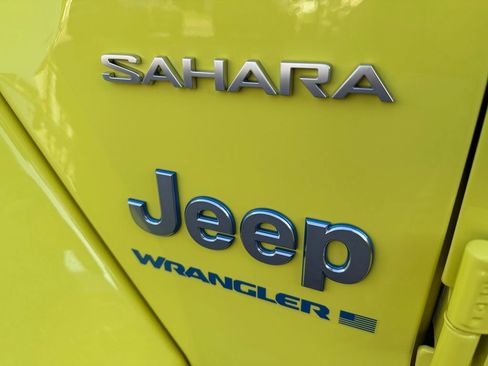 Used 2023 Jeep Wrangler Unlimited Sahara w/ Cold Weather Group AWD/4WD image 26