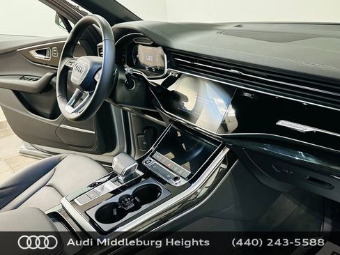 Certified 2025 Audi Q7 2.0T Premium w/ Convenience Plus Package AWD/4WD image 9