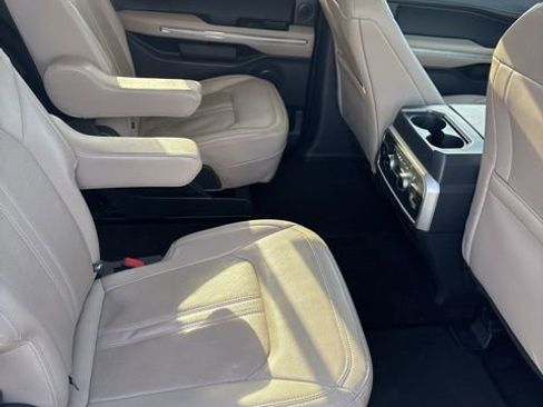 Used 2023 Ford Expedition Limited image 14