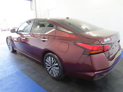 Used 2024 Nissan Altima 2.5 SV FWD image 10