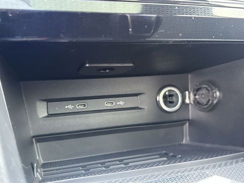 New 2025 Volkswagen Taos SE image 34