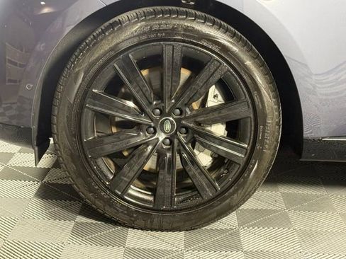 Used 2025 Land Rover Range Rover SE AWD/4WD image 13