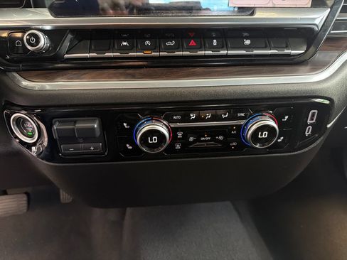 Used 2025 GMC Sierra 1500 SLT AWD/4WD image 23
