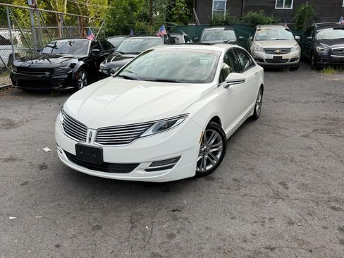Used 2013 Lincoln MKZ FWD image 3