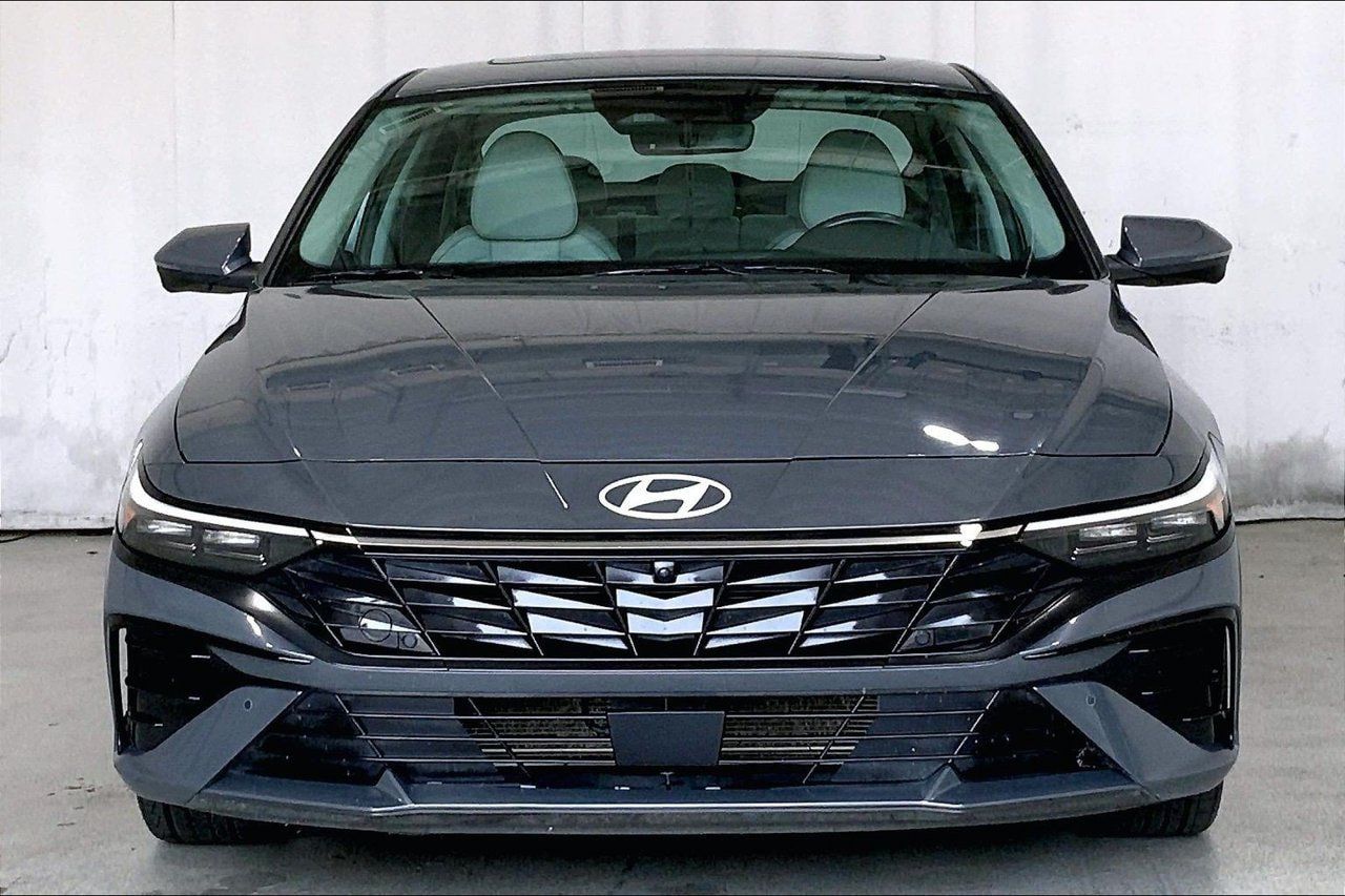 Used 2024 Hyundai Elantra Limited FWD image 2