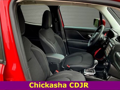 Used 2022 Jeep Renegade Latitude w/ Sun/Sound Group image 28