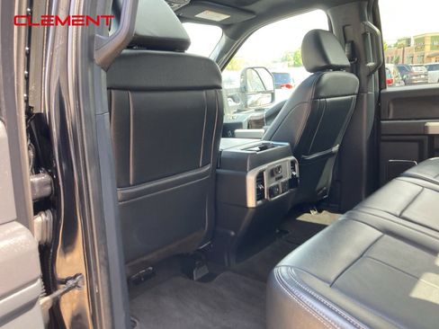 Used 2022 Ford F250 Lariat w/ Black Appearance Pkg image 28