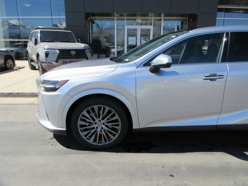 Used 2025 Lexus RX 350 350 Luxury w/ Convenience Package image 2