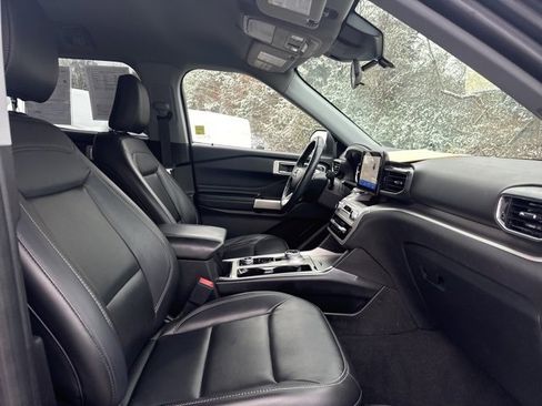 Certified 2022 Ford Explorer XLT w/ Equipment Group 202A image 32