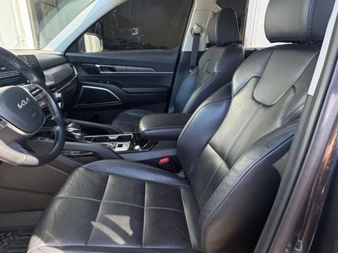 Certified 2024 Kia Telluride EX w/ EX Captain's Chair Package FWD image 17