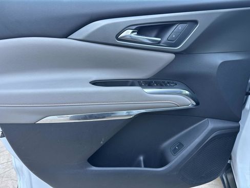 Used 2025 Chevrolet Traverse LT image 17