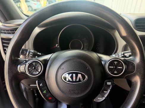 Used 2017 Kia Soul + FWD image 19