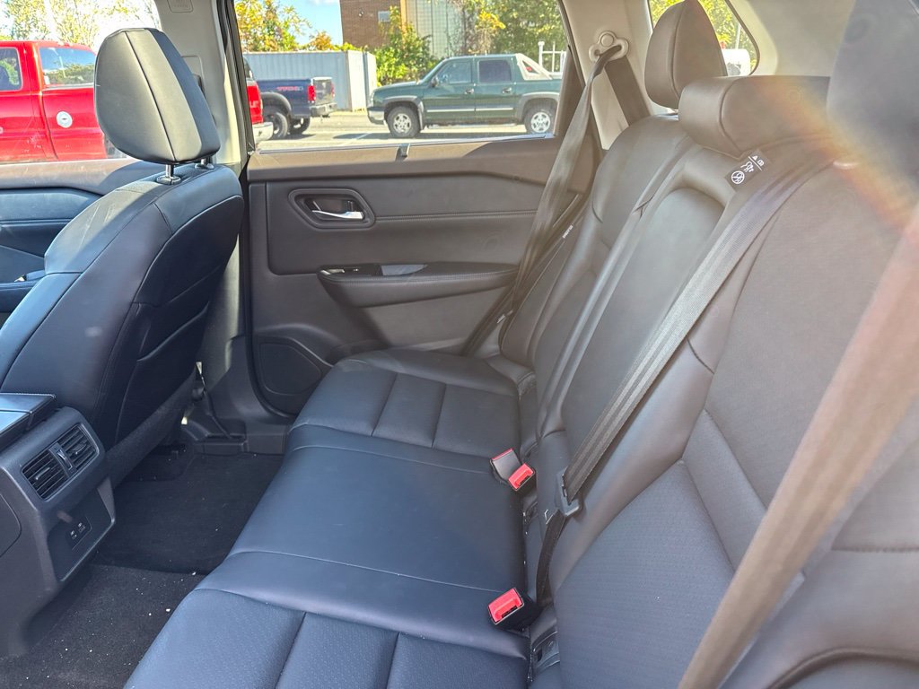 Certified 2023 Nissan Rogue SV w/ SV Premium B Package AWD/4WD image 16