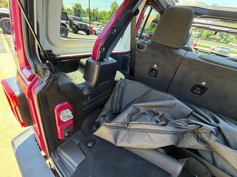 Used 2021 Jeep Wrangler Unlimited Sport AWD/4WD image 37