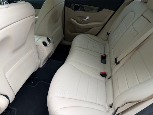 Used 2019 Mercedes-Benz GLC 300 4MATIC image 24