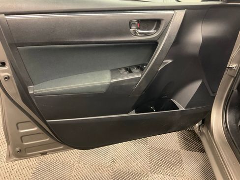 Used 2017 Toyota Corolla LE image 14