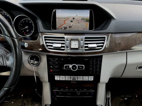 Used 2014 Mercedes-Benz E 350 4MATIC Sedan image 19