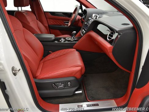 Used 2019 Bentley Bentayga AWD/4WD image 18