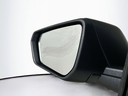 Used 2020 Chevrolet Equinox LS w/ LS Convenience Package image 16