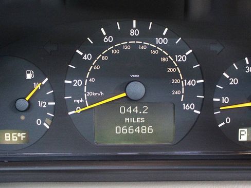 Used 2001 Mercedes-Benz CLK 320 Cabriolet image 18