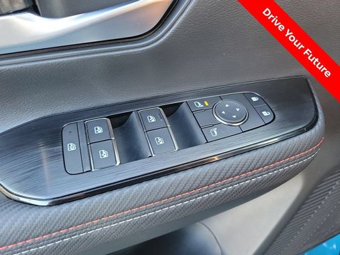 Used 2025 Nissan Kicks SR FWD image 16