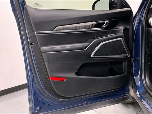 Used 2024 Kia Telluride EX w/ EX Captain's Chair Package FWD image 22