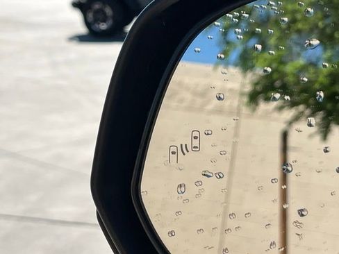 Used 2025 Toyota Tacoma TRD Off-Road image 12