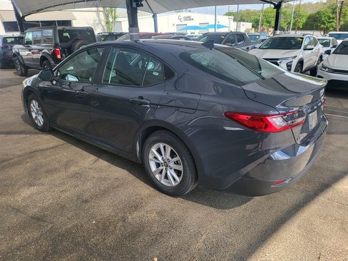 Used 2025 Toyota Camry LE image 5