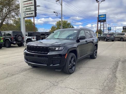 New 2025 Jeep Grand Cherokee L Altitude image 3
