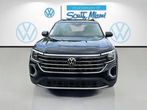 Used 2024 Volkswagen Atlas SE image 2