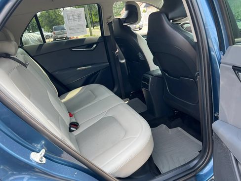 Used 2025 Kia Niro EX FWD image 28