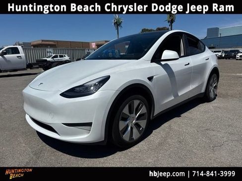 Used 2023 Tesla Model Y Long Range AWD/4WD image 1